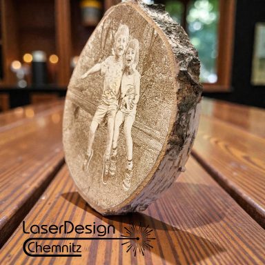 Baumscheibe mit Kindern