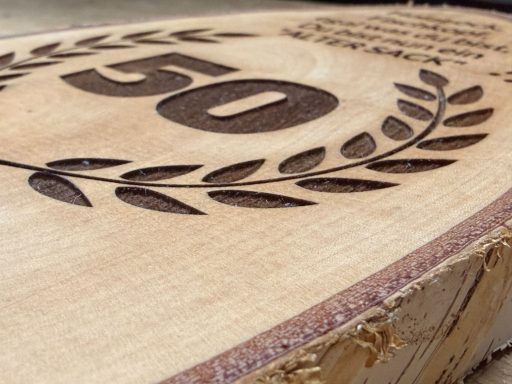 Baumscheibe oval zum 50ten Geburtstag